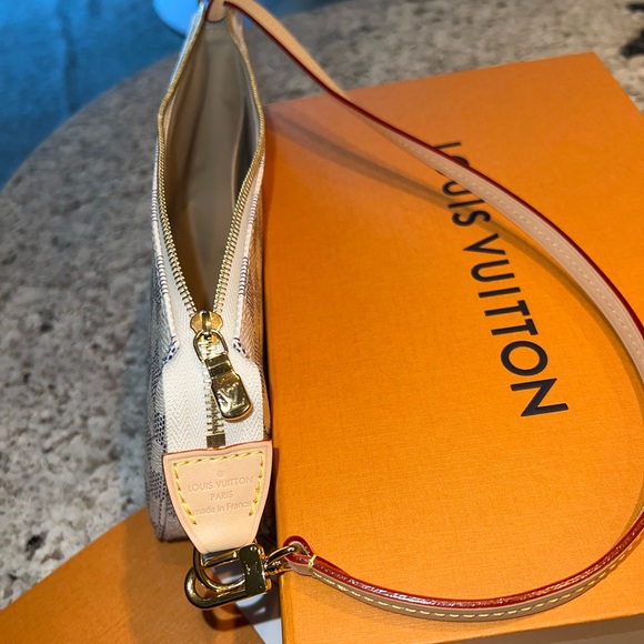 Louis Vuitton Pochette Accessoire Azur - Picture 9 of 12